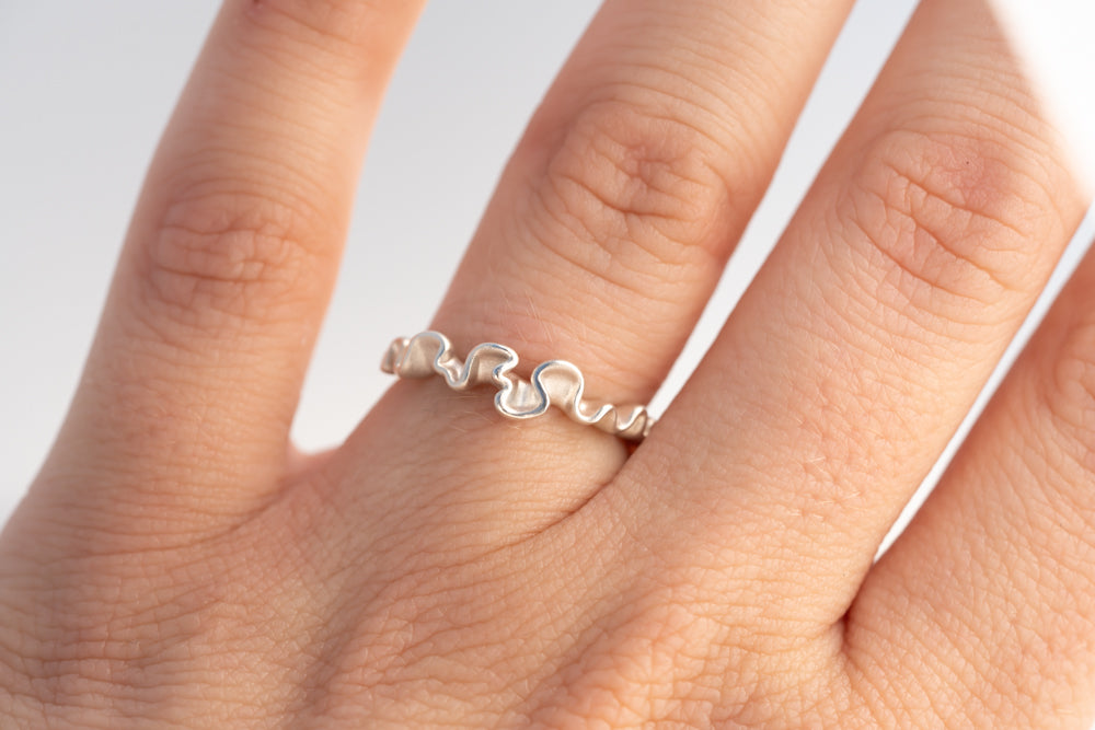 Scarlet / ribbon band image 3